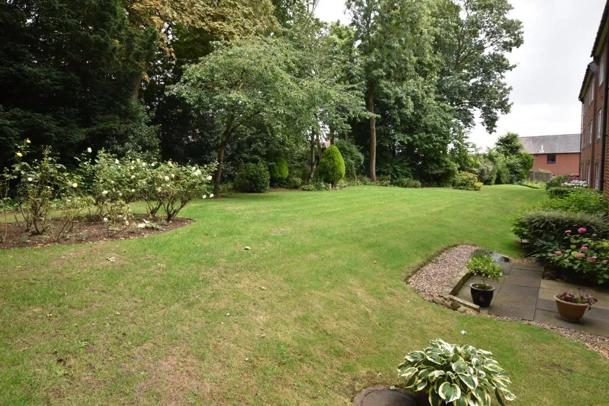 30 Homewelland House, Leicester Road, Market Harborough, Leicestershire, LE16 7BT - Online Auctions