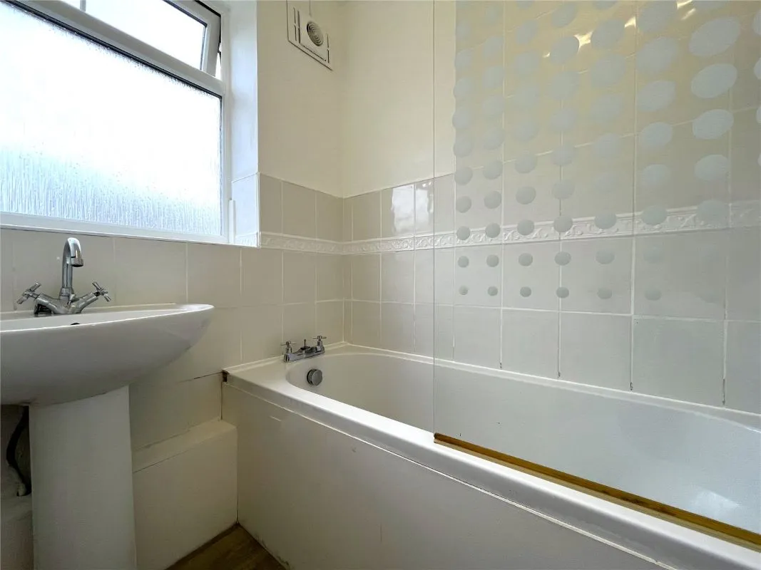Queens Court, Wolverhampton, West Midlands, WV10 0RN - Online Auctions