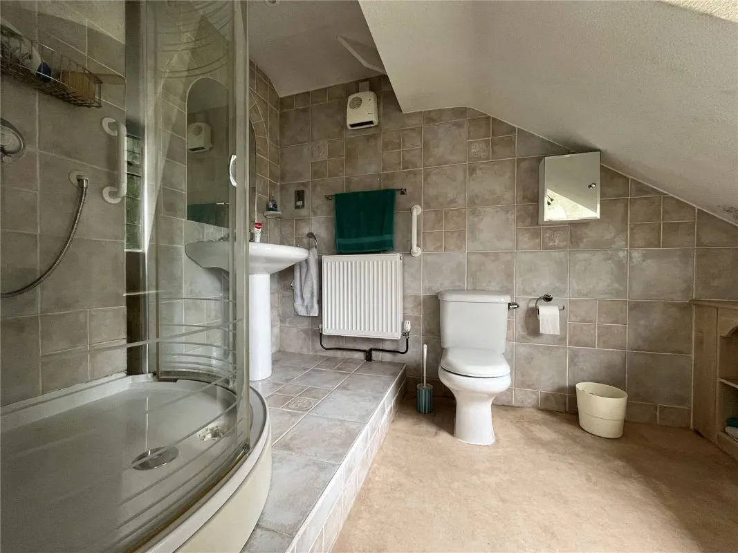 Oakfield Road, Kidderminster, Worcestershire, DY11 6PL - Online Auctions