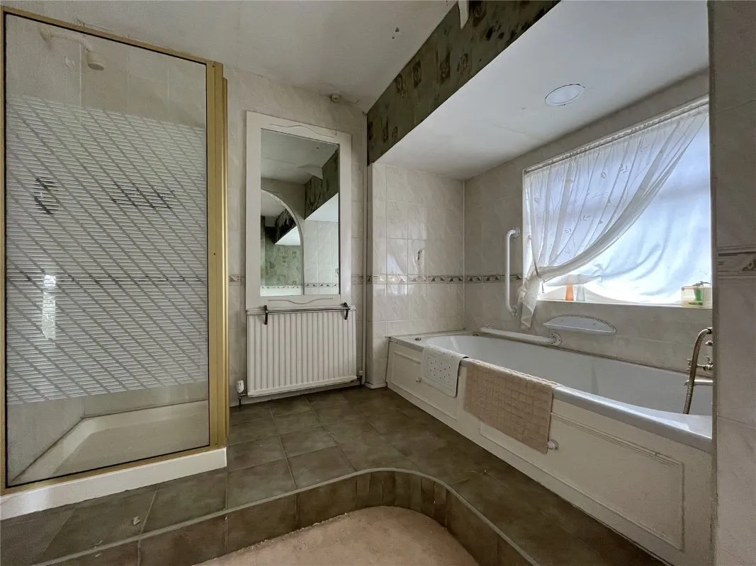 Oakfield Road, Kidderminster, Worcestershire, DY11 6PL - Online Auctions