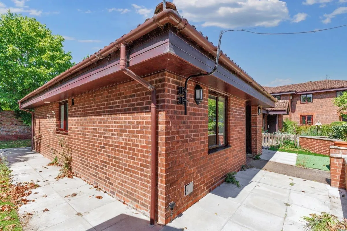 Tiddington Court, Knights Lane, Tiddington, Stratford-upon-Avon, Warwickshire, CV37 7BP - Online Auctions
