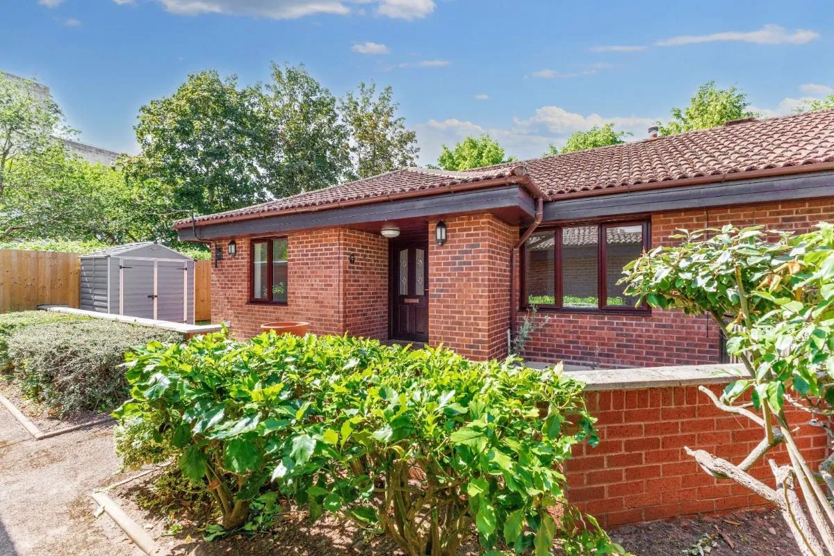Tiddington Court, Knights Lane, Tiddington, Stratford-upon-Avon, Warwickshire, CV37 7BP - Online Auctions