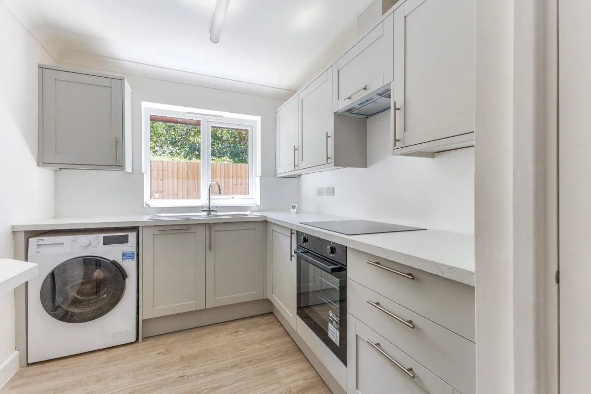 Tiddington Court, Knights Lane, Tiddington, Stratford-upon-Avon, Warwickshire, CV37 7BP - Online Auctions
