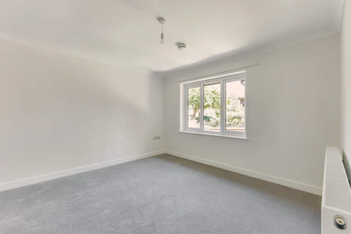 Tiddington Court, Knights Lane, Tiddington, Stratford-upon-Avon, Warwickshire, CV37 7BP - Online Auctions