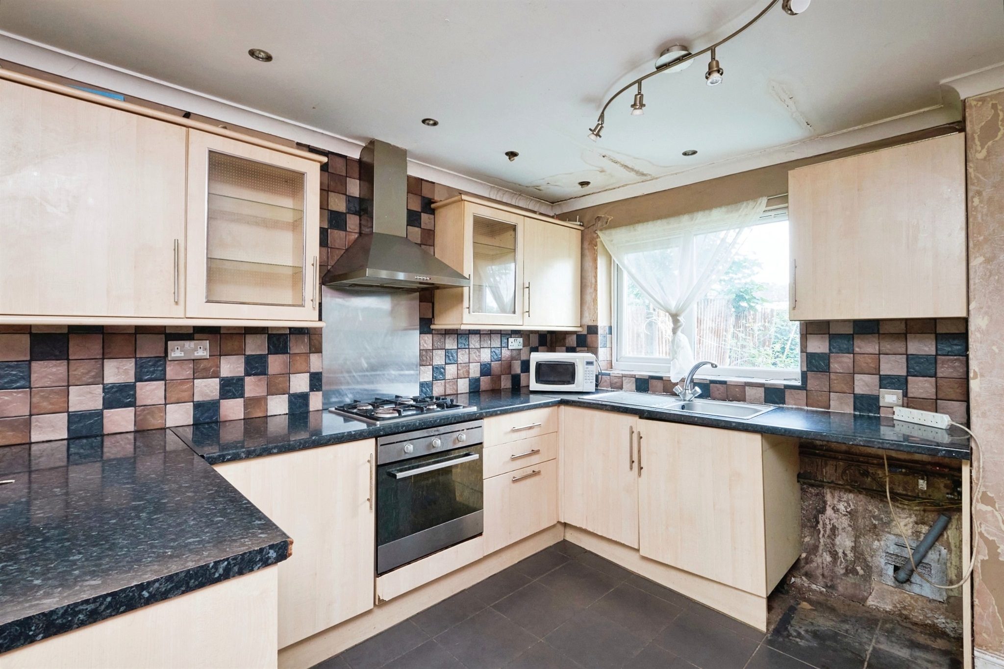 3 bed End of Terrace