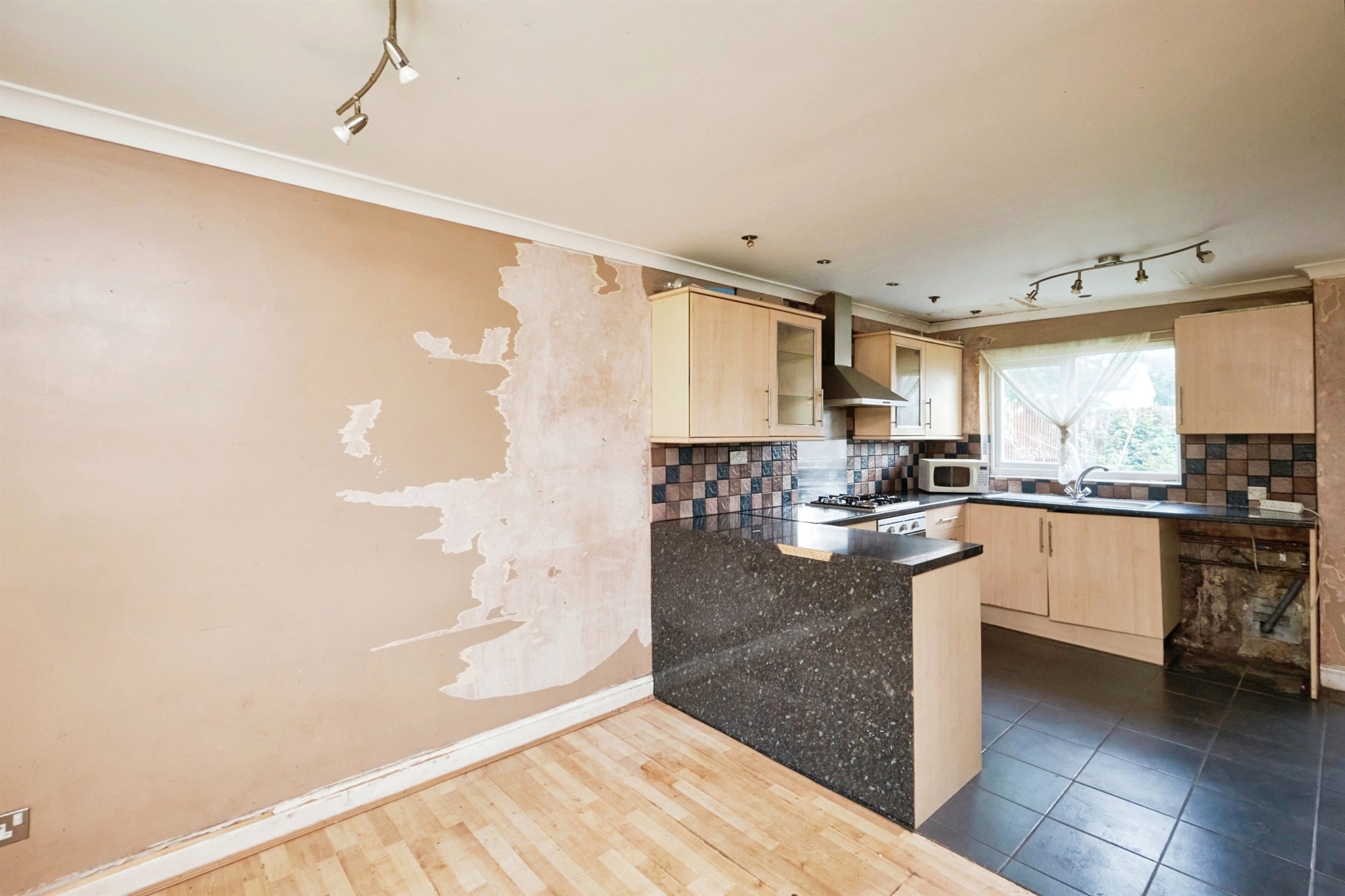 3 bed End of Terrace
