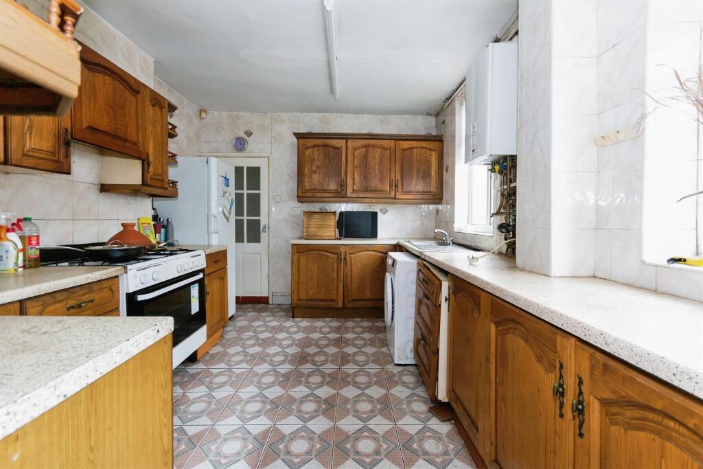 4 bed Terraced