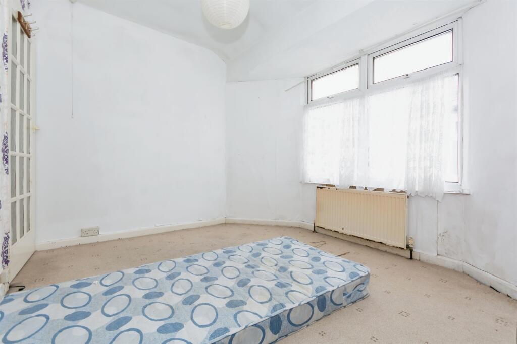 4 bed Terraced