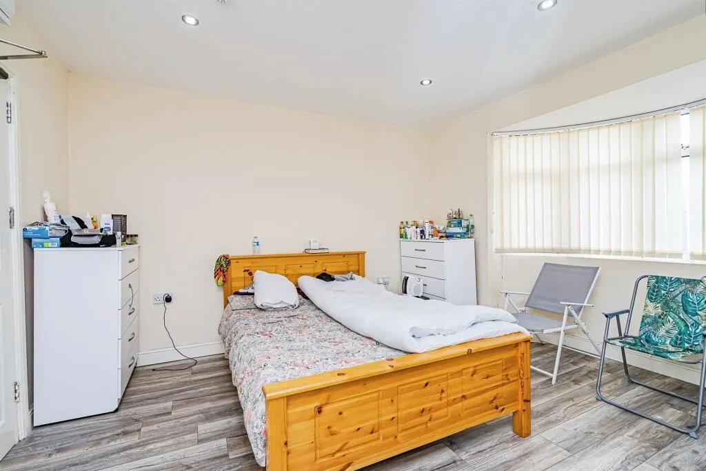 4 bed Semi-Detached