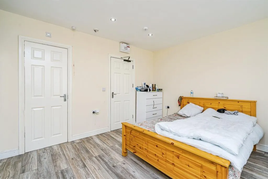 4 bed Semi-Detached