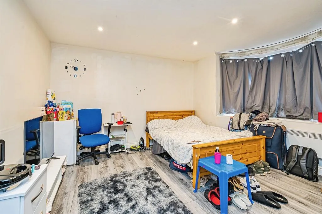 4 bed Semi-Detached