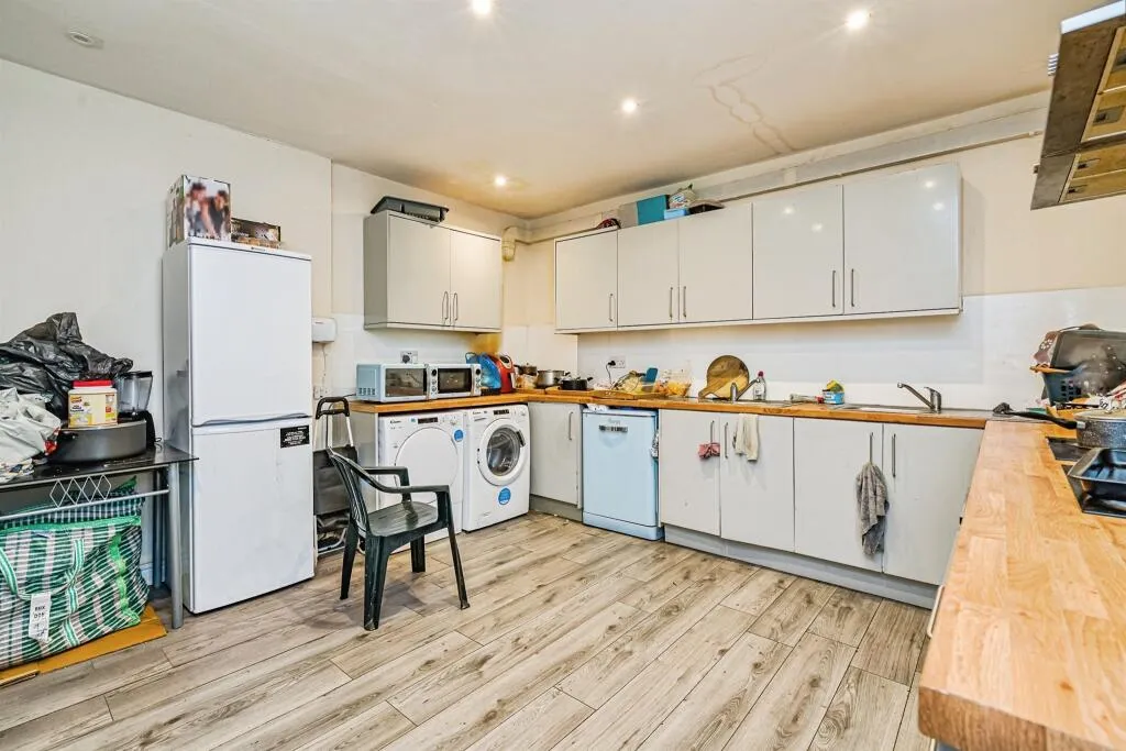 4 bed Semi-Detached