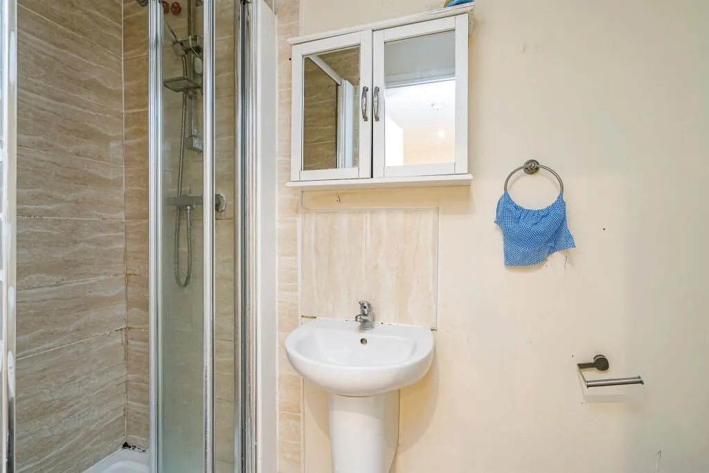 4 bed Semi-Detached