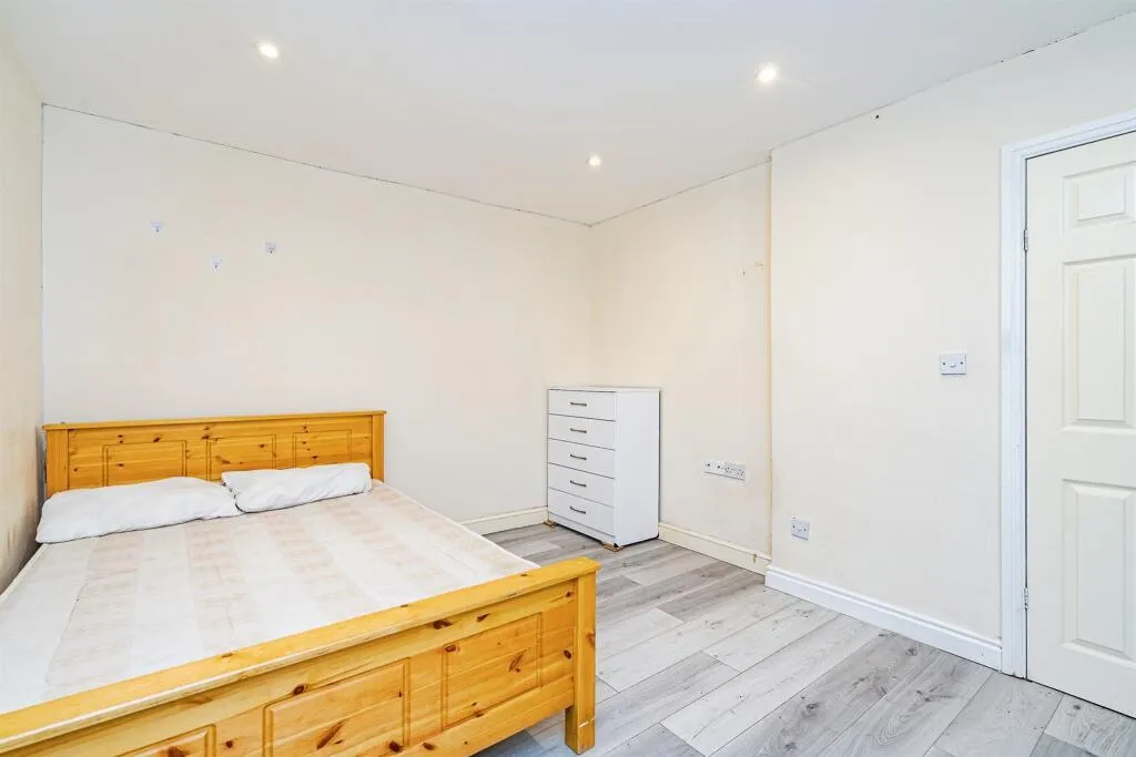 4 bed Semi-Detached
