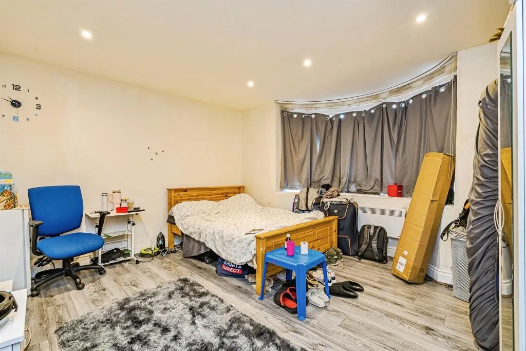 4 bed Semi-Detached