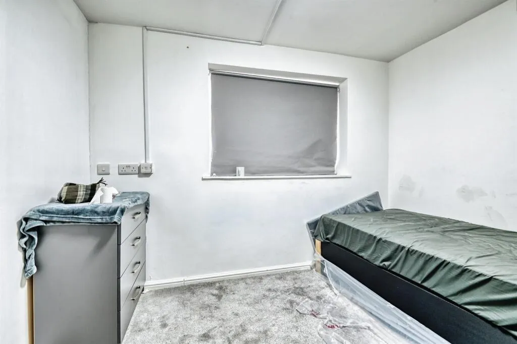 6 bed End of Terrace