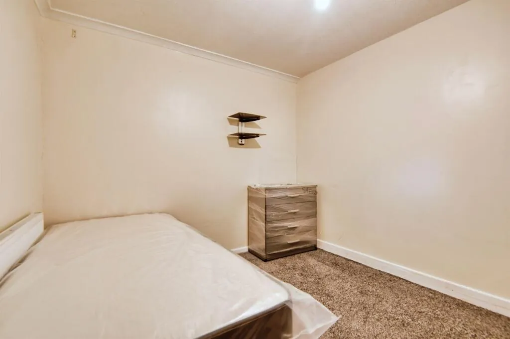 6 bed End of Terrace