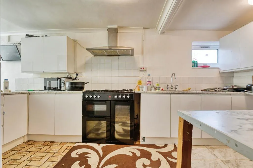 6 bed End of Terrace