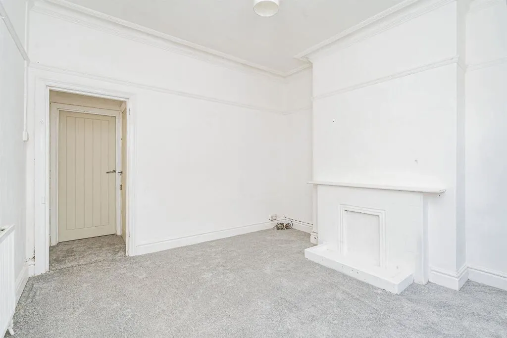 3 bed End of Terrace