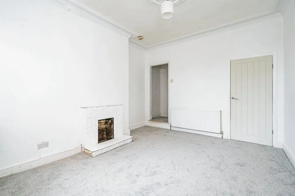 3 bed End of Terrace