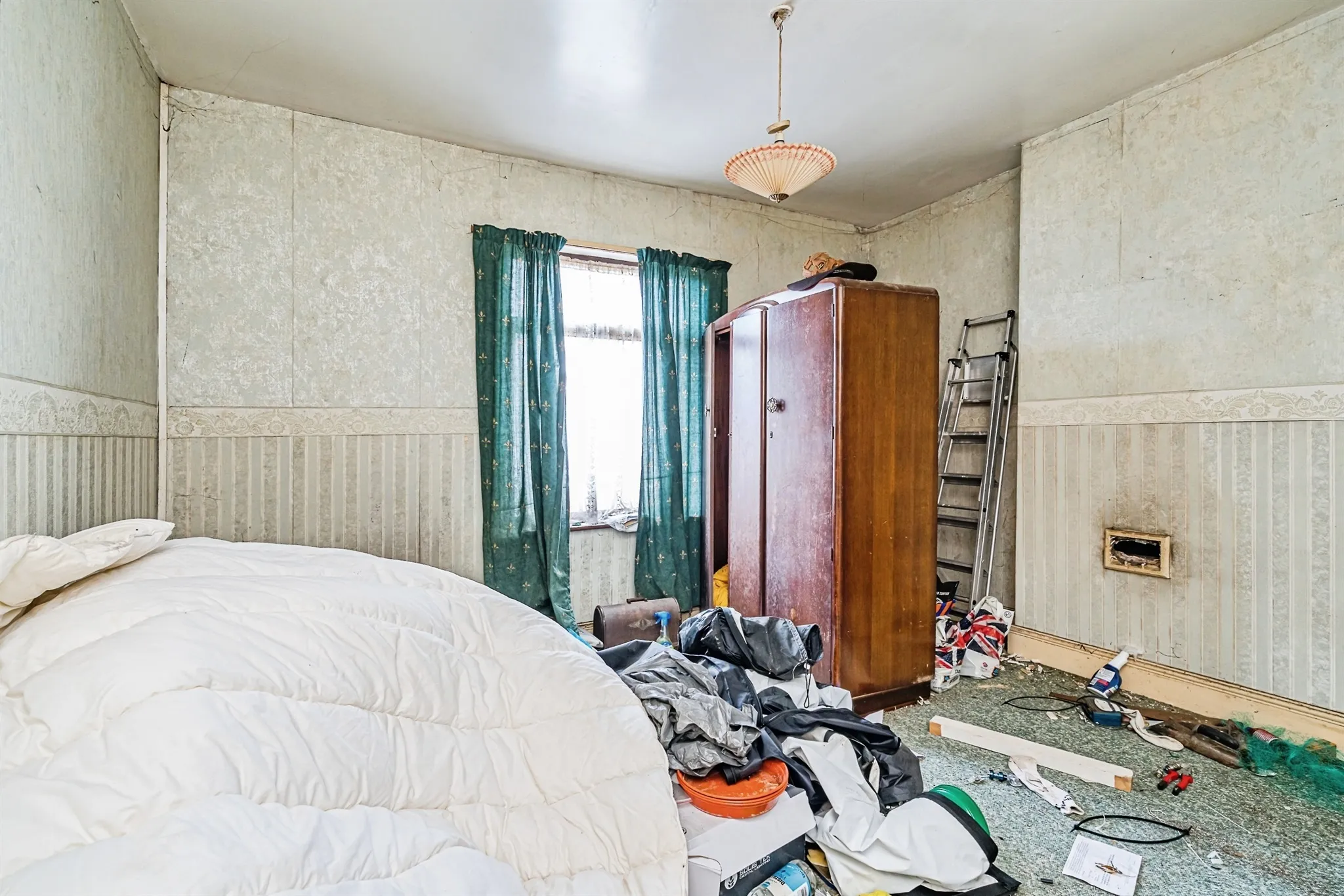 3 bed End of Terrace
