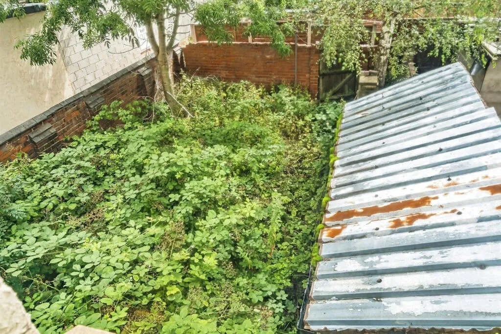 3 bed End of Terrace
