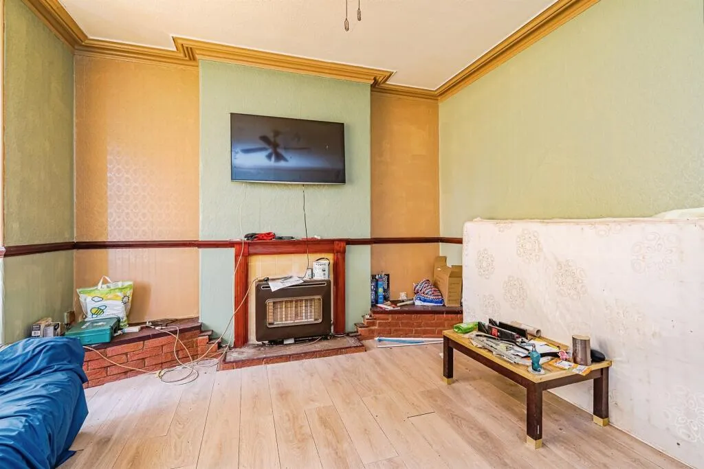 3 bed End of Terrace