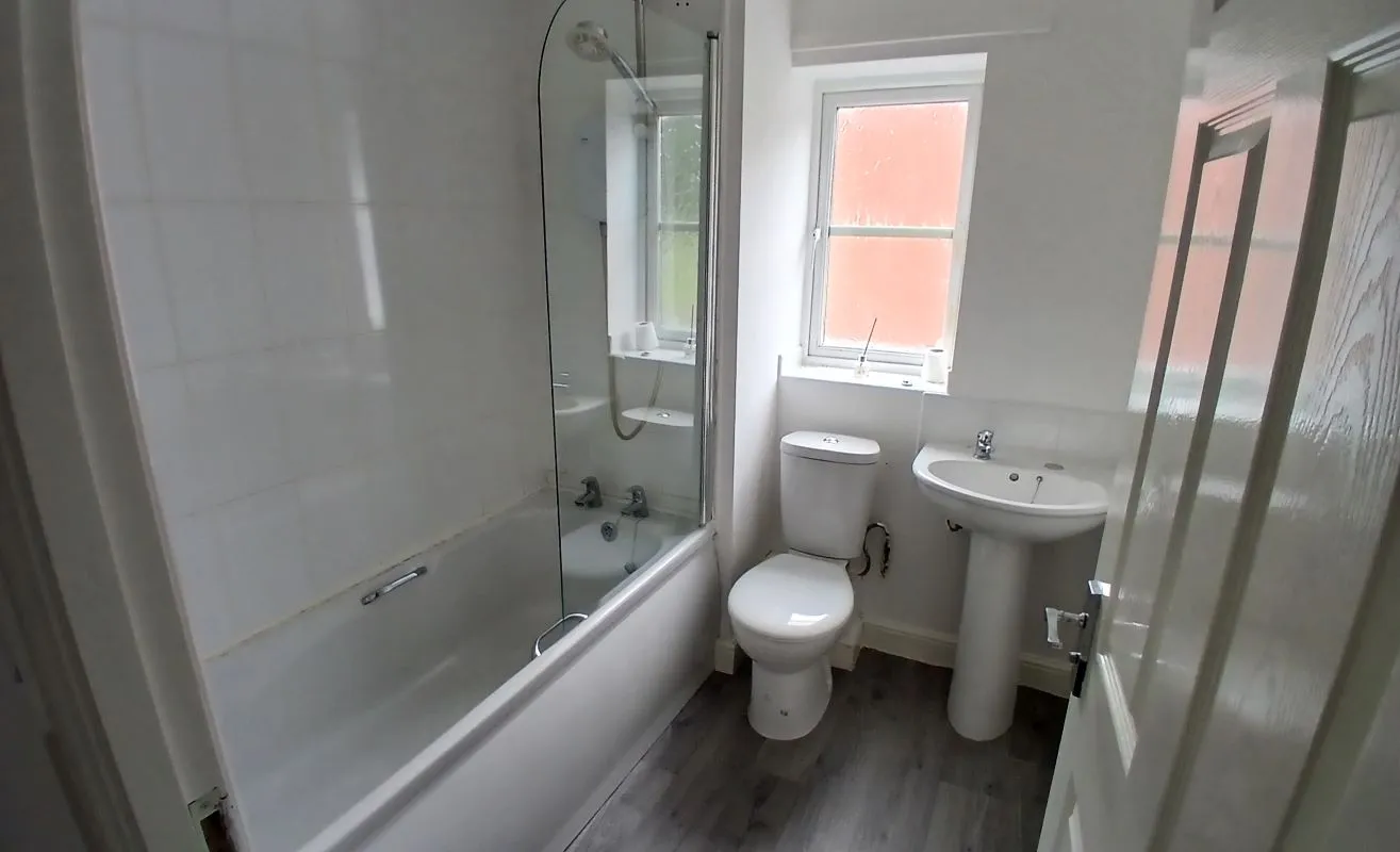 25 Thornborough Way, Hamilton, Leicester, LE5 1AX