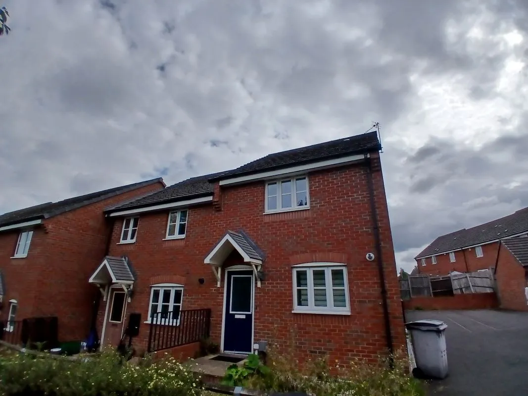 25 Thornborough Way, Hamilton, Leicester, LE5 1AX
