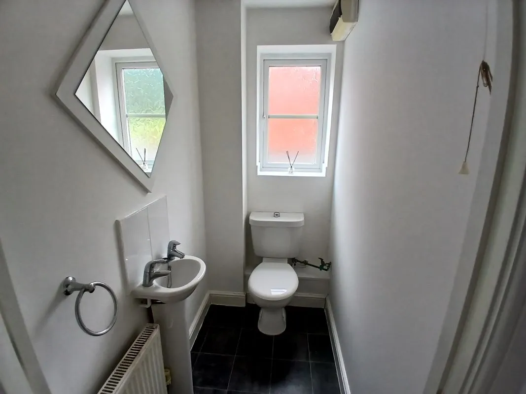 25 Thornborough Way, Hamilton, Leicester, LE5 1AX