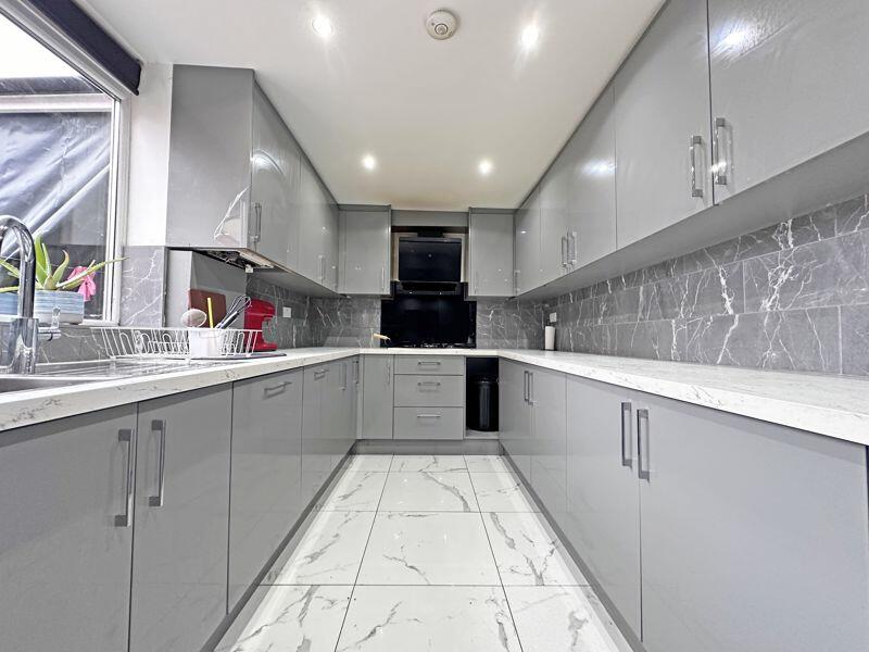 4 bed End of Terrace
