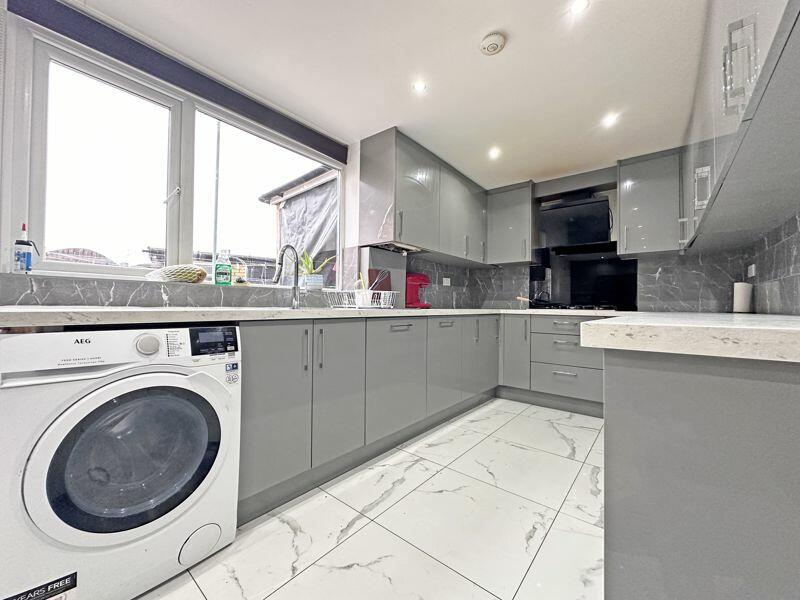 4 bed End of Terrace