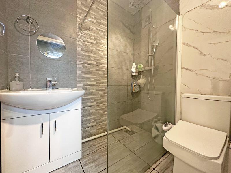 4 bed End of Terrace
