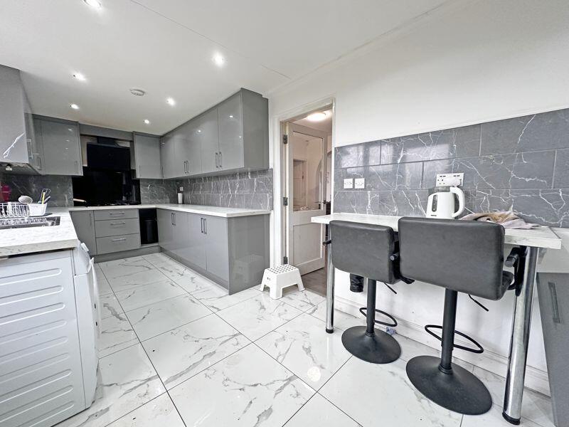 4 bed End of Terrace