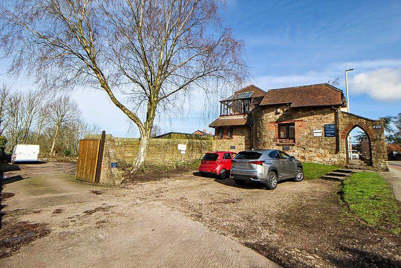4 bed Character Property