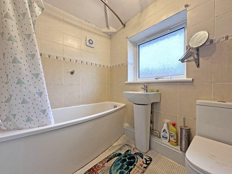 3 bed End of Terrace