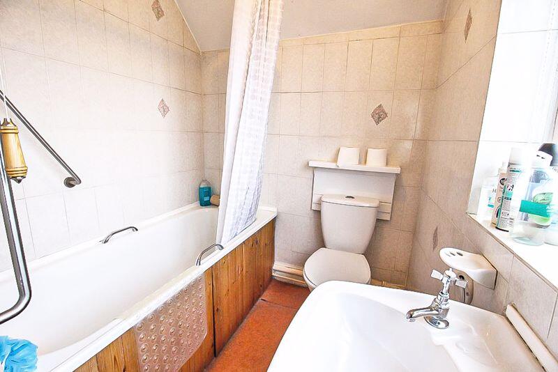 3 bed End of Terrace