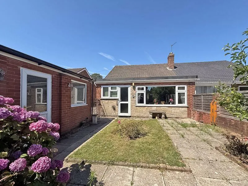 3 bed Semi-Detached Bungalow