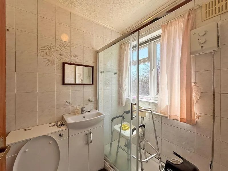 3 bed Semi-Detached Bungalow