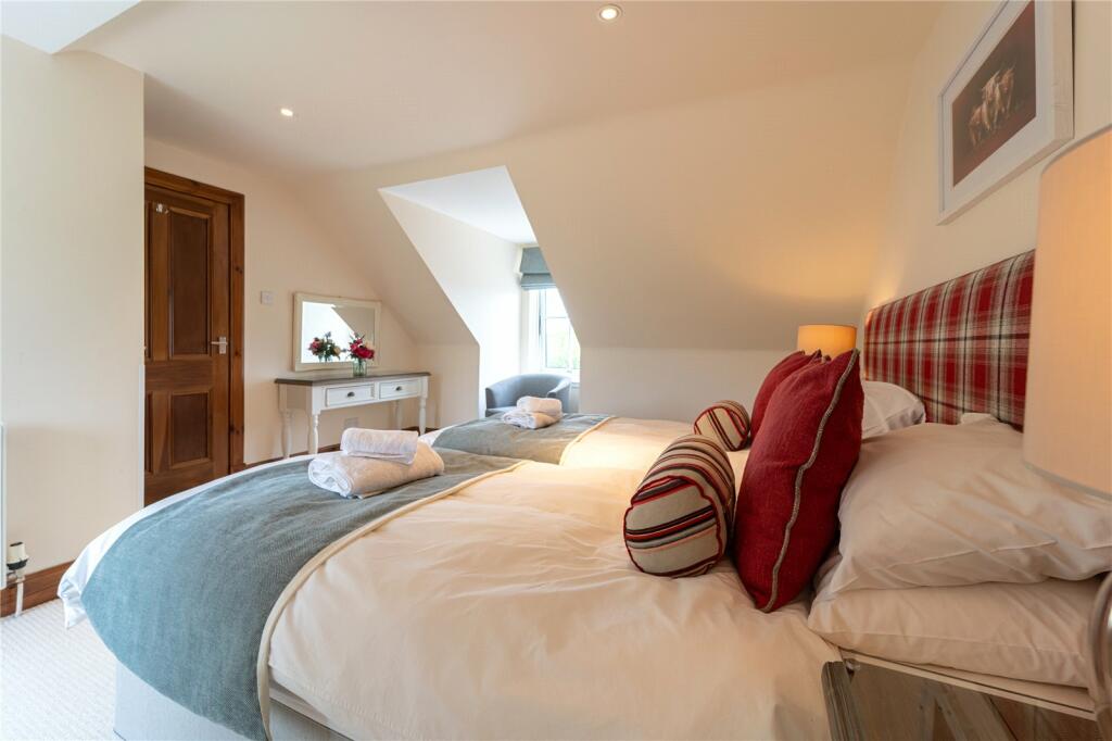 5 bed Terraced