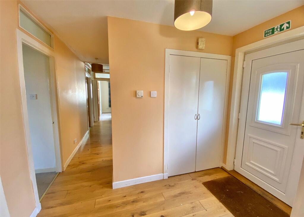 4 bed Detached Bungalow