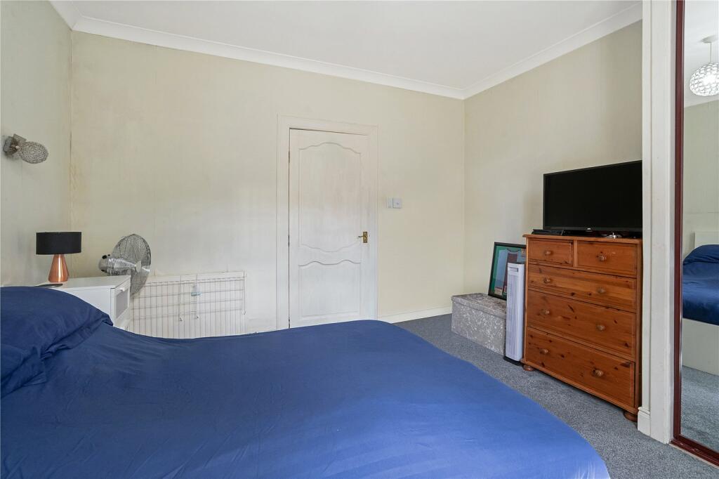 2 bed Ground Flat