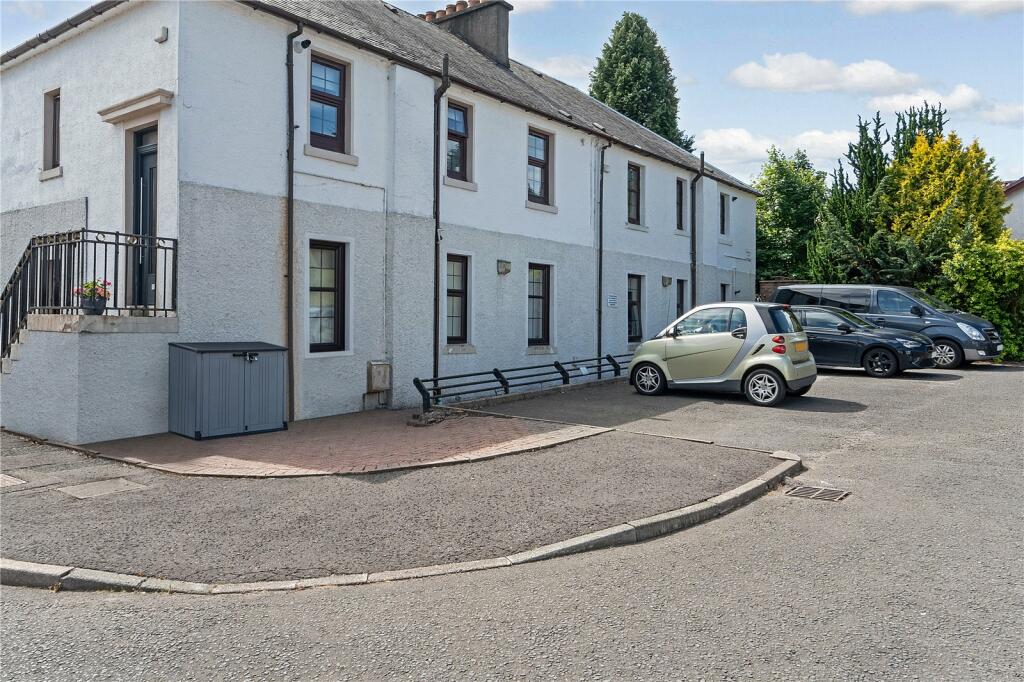 2 bed Ground Flat