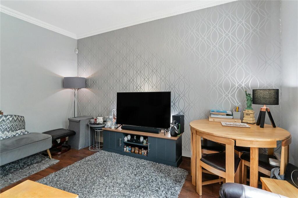 2 bed Ground Flat