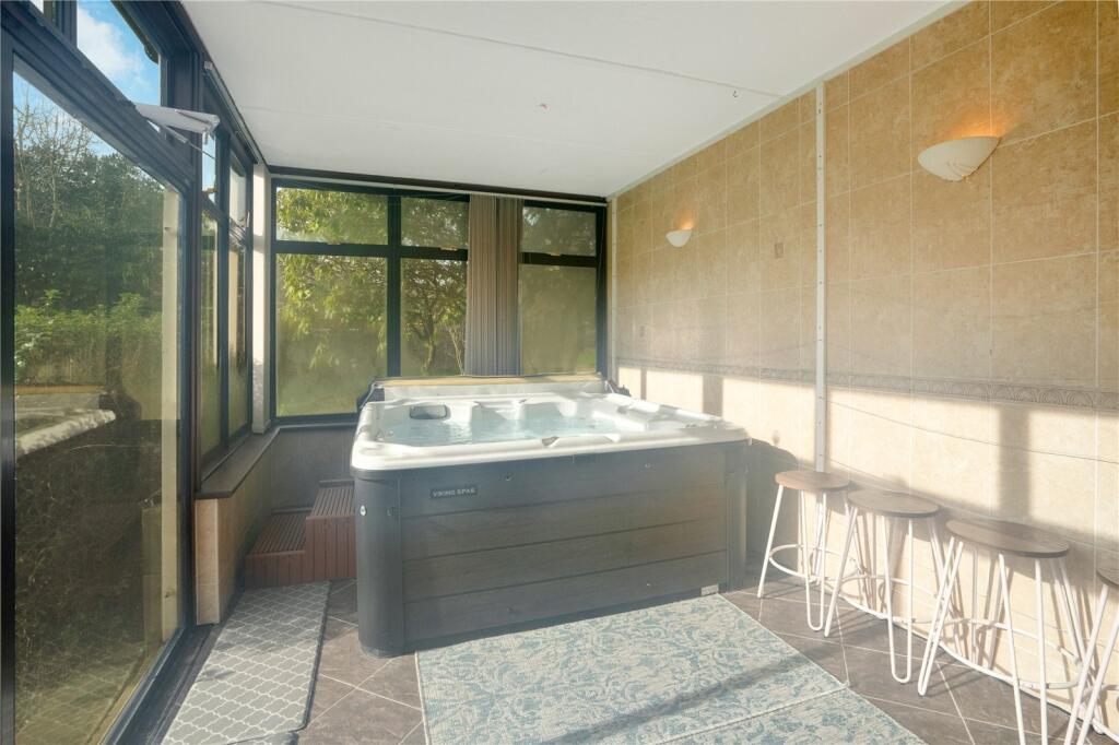 8 bed Detached