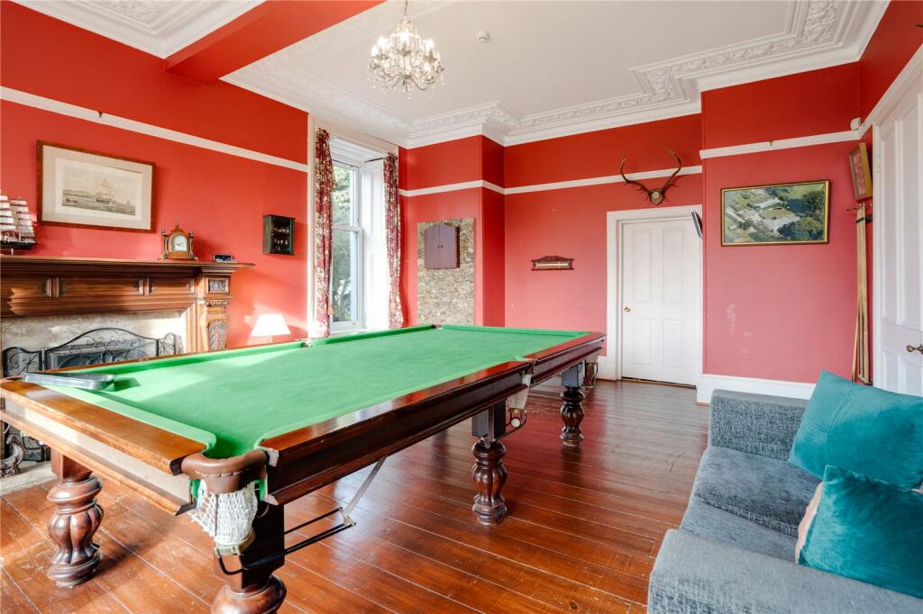 8 bed Detached