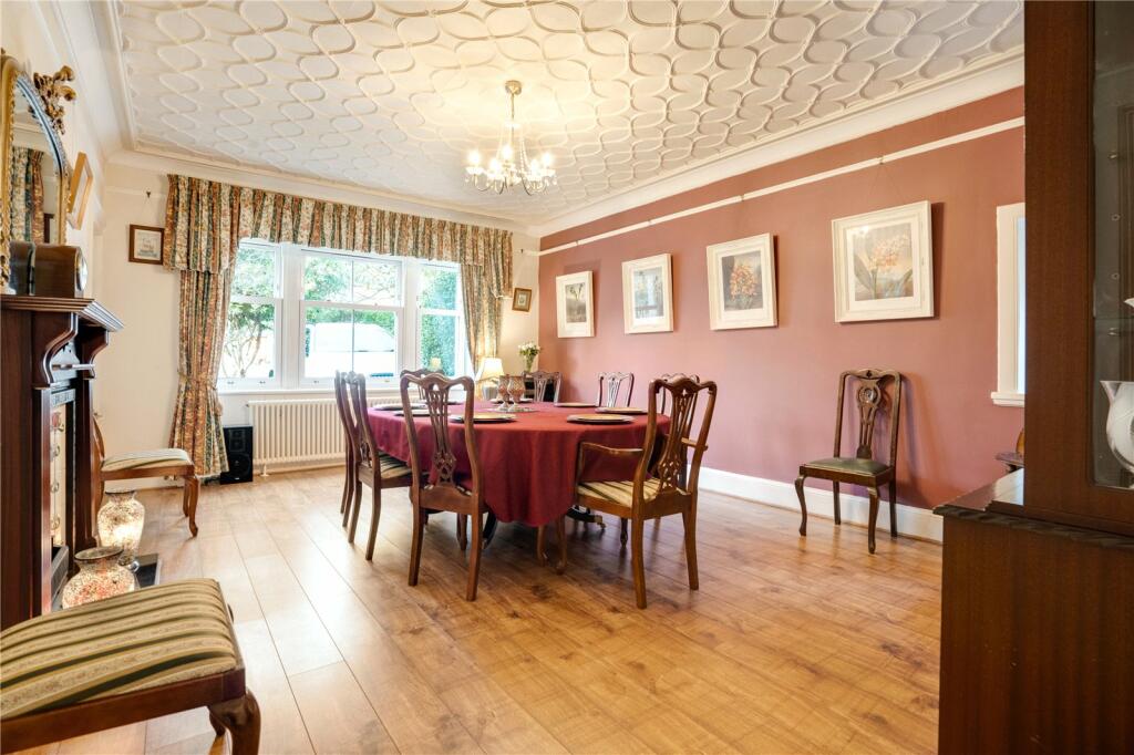 8 bed Detached