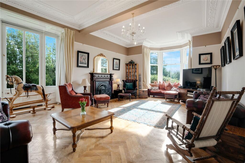 8 bed Detached