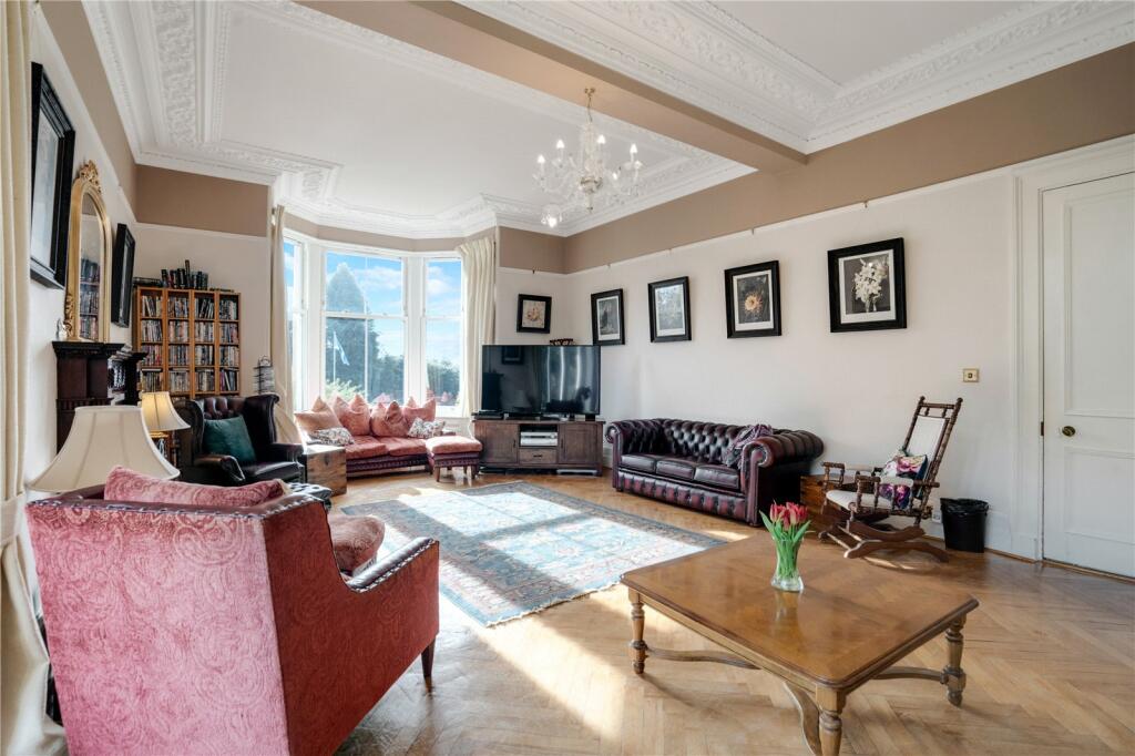 8 bed Detached