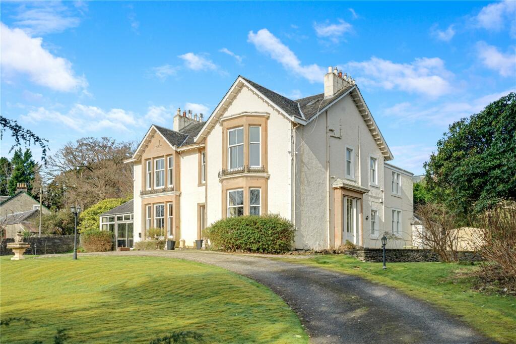 8 bed Detached